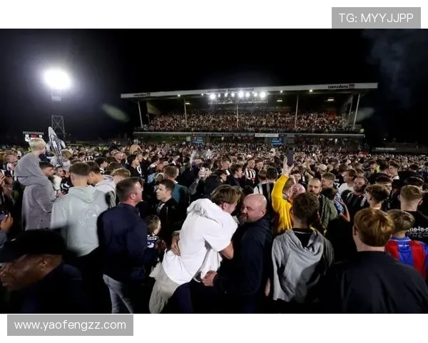 格林斯比英乙胜利后调侃曼联与曼市球队的趣事引发热议